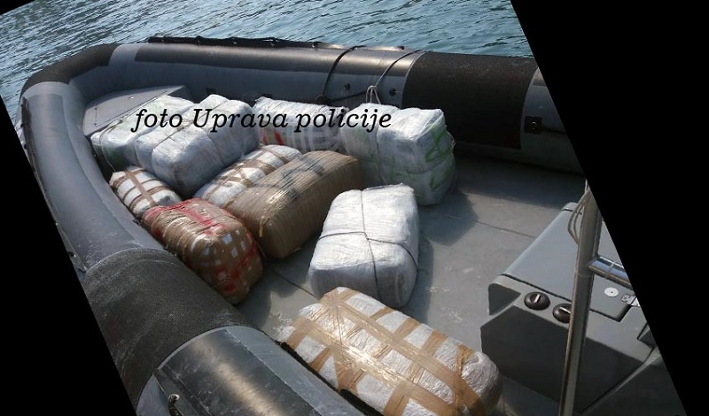 ПОЛИЦИЈА ПОТВРДИЛА: У мору пронађено преко 1,3 тоне марихуане